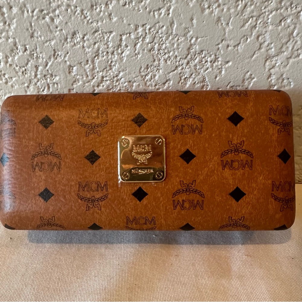 MCM Eyeglass Sunglass Hardshell Case & Cleaning Cloth - Picture 1 of 13